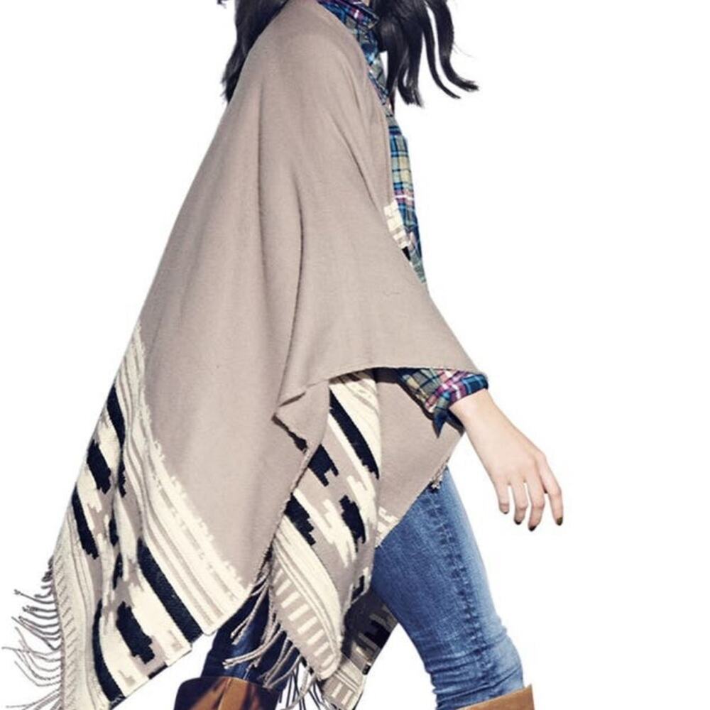 Vince Camuto Geometric Weave Taupe Cape/Poncho One Size - Picture 4 of 10